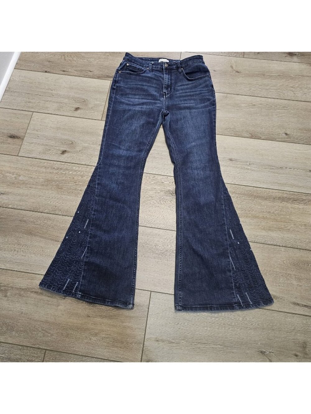 Shyanne Women's Flare Bell Bottom Jeans Sz 33 x 34 Dark Wash Embroidered Inset